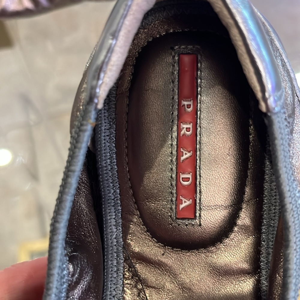 Vintage Prada Metallic Driving Mocs Women's Shoes with matching drawstring bag - Picture 4 of 12